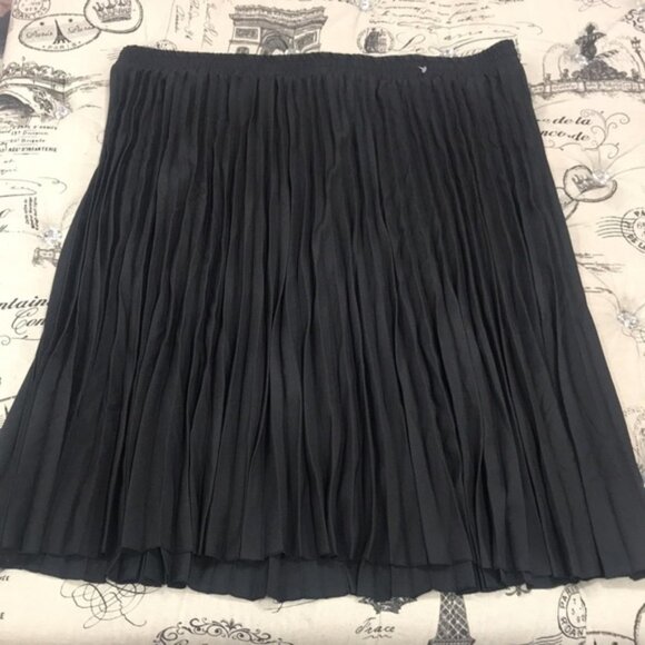 T Tahari Pleated Pull On Midi Skirt - Picture 2 of 4